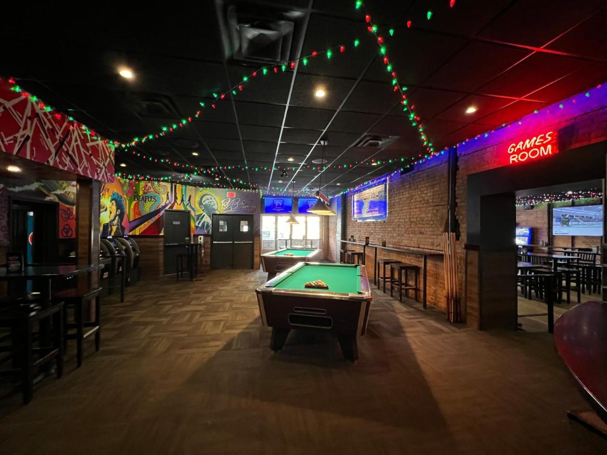 Commercial Hotel Edmonton Bagian luar foto