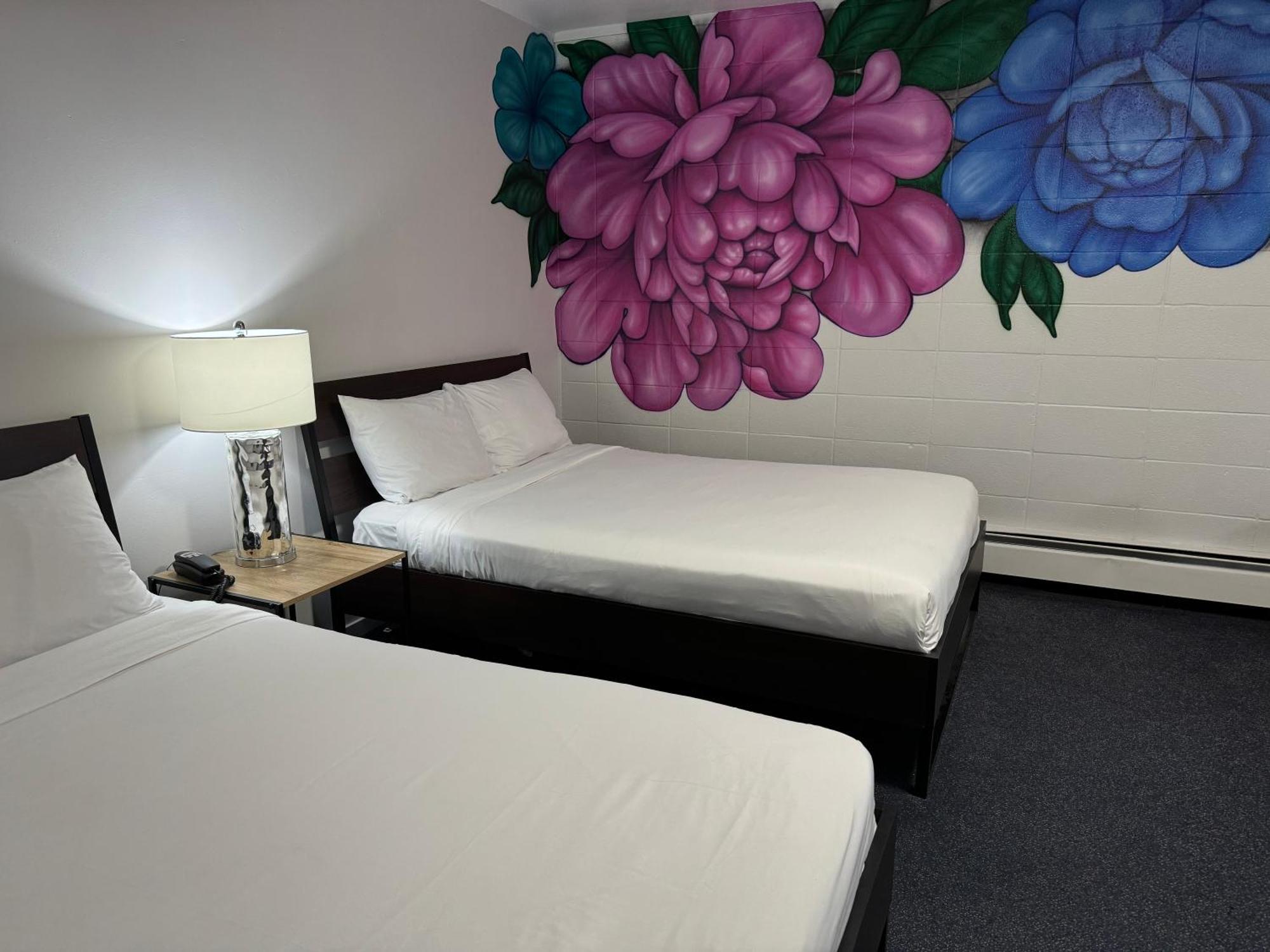 Commercial Hotel Edmonton Bagian luar foto