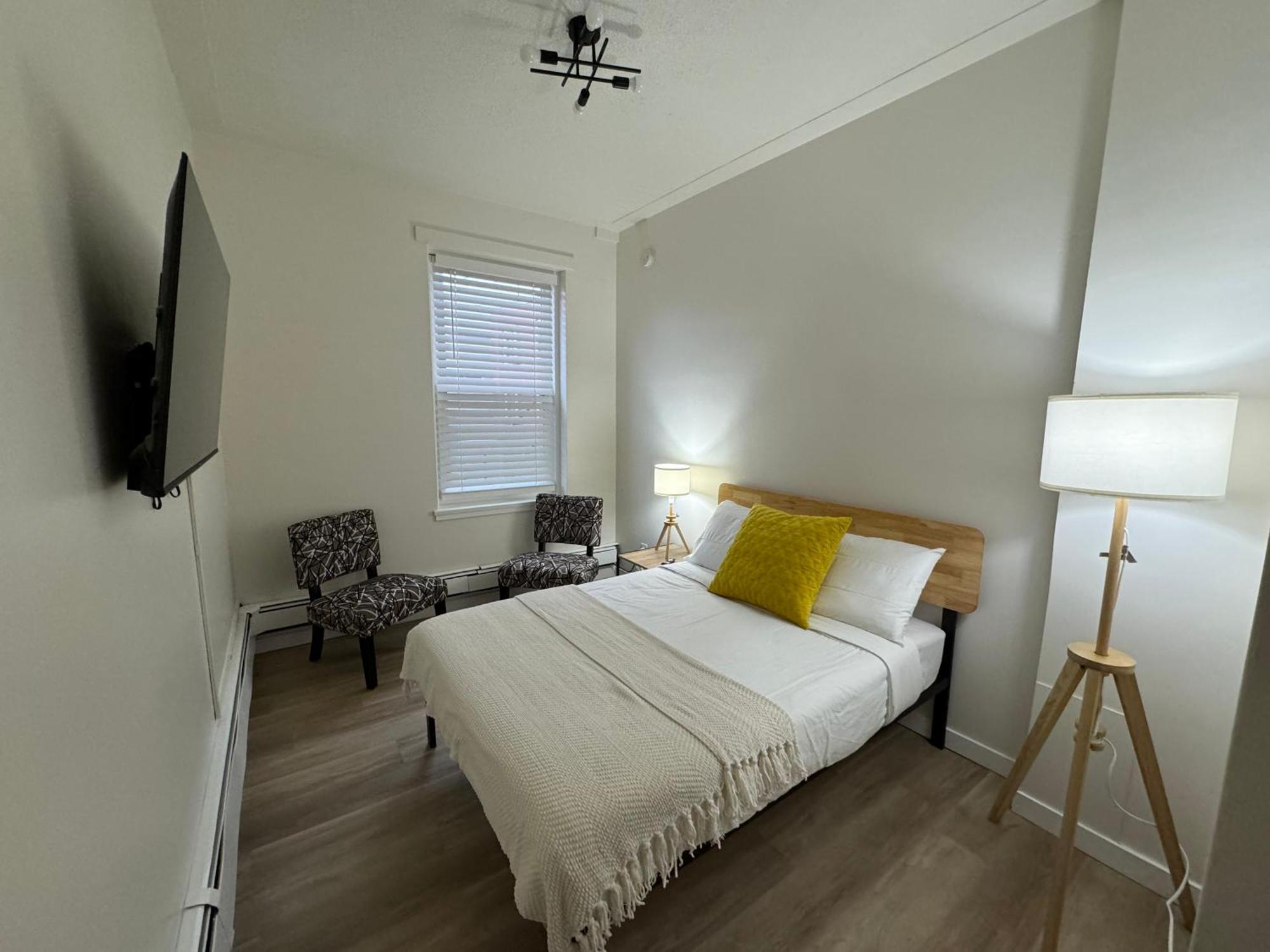 Commercial Hotel Edmonton Bagian luar foto